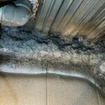 天井に吹き付けられたアスベスト（石綿）
